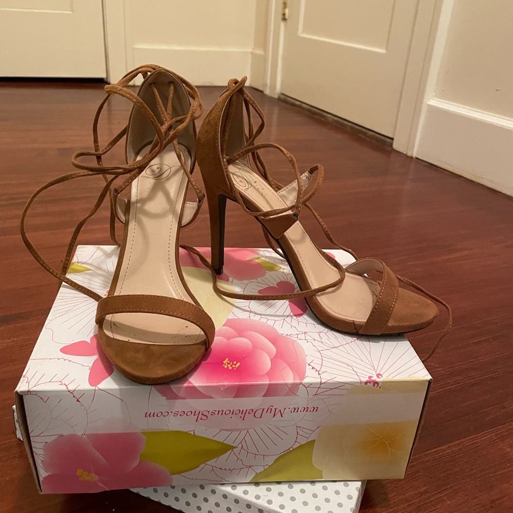 Brown open toe heel shoes, size 8, 4 inch heel, wrap around ankle laces, new